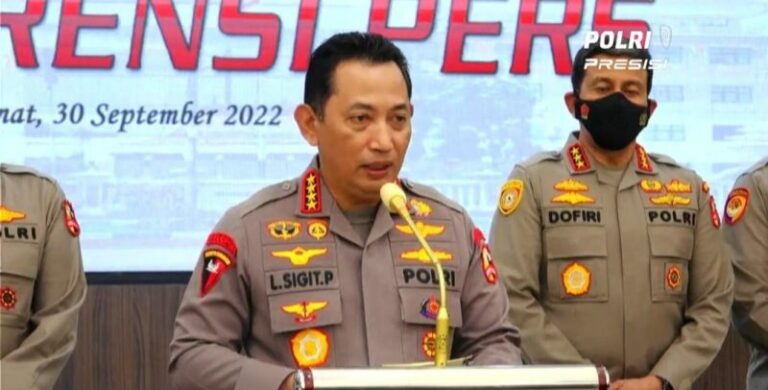 Terkait Penangkapan Irjen Teddy Minahasa, Kapolri: Tunggu Nanti Sore Ya