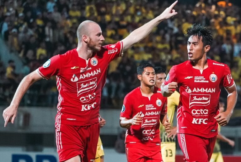 Liga 1: Persib Bungkam Arema, Persija Tekuk Barito