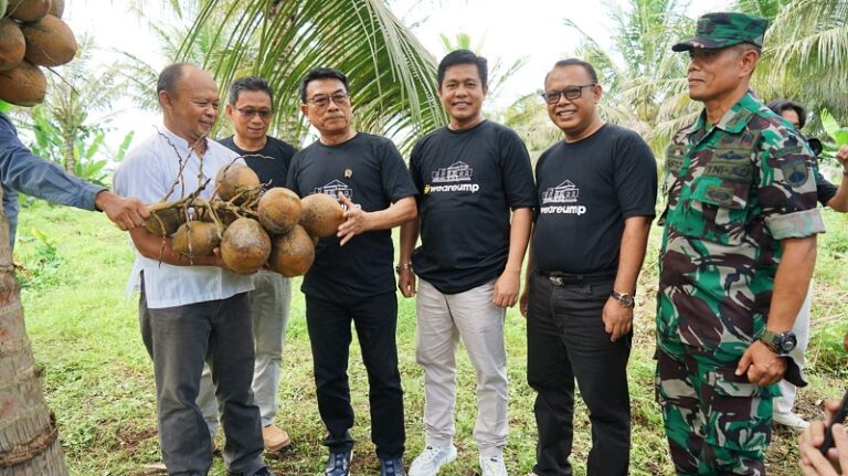 Hari Kelapa Sedunia, Moeldoko Tanam Varietas Baru