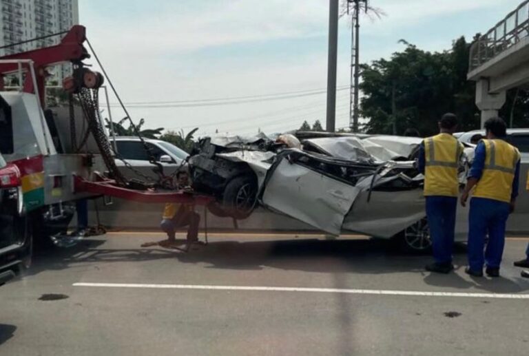 Dua Orang Tewas Akibat Kecelakaan di KM 5.800 Tol JORR Jakbar