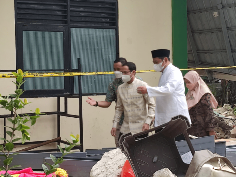 Kemendikbudristek Berikan Bantuan “School in the BoxÃ¢â‚¬Â untuk MTsN 19 Jakarta