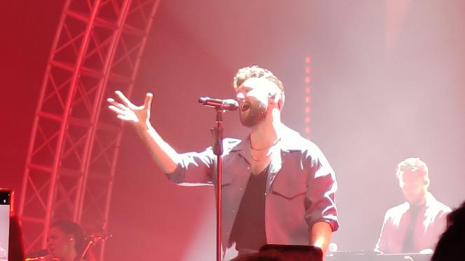 Calum Scott Gelar Konser di Jakarta, Ajak Penonton Menari dan Galau Bersama