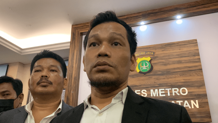 Kuasa Hukum Bantah Rizky Billar Pernah KDRT Lempar Bola Billiard