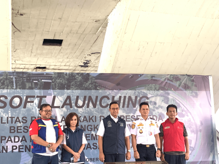 Anies Baswedan Resmikan Jalur Sepeda dan Pedestrian di Taman Semanggi