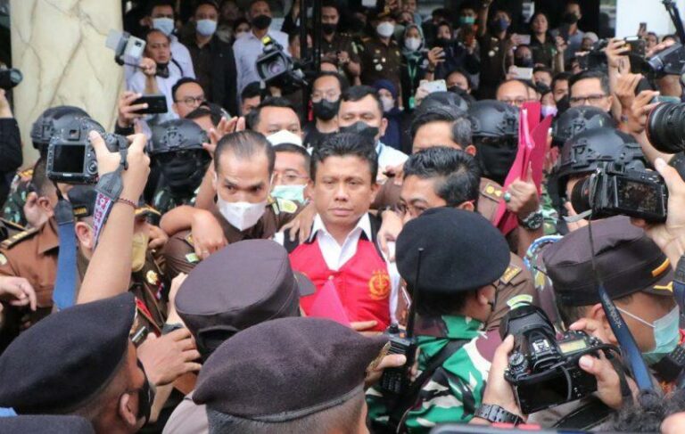 Dilimpahkan ke Kejaksaan, Baju Tahanan Ferdy Sambo Berubah jadi Merah Bernomor 69