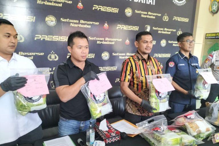 Polisi Ringkus Empat Pria Pengedar 16,9 Kilogram Sabu