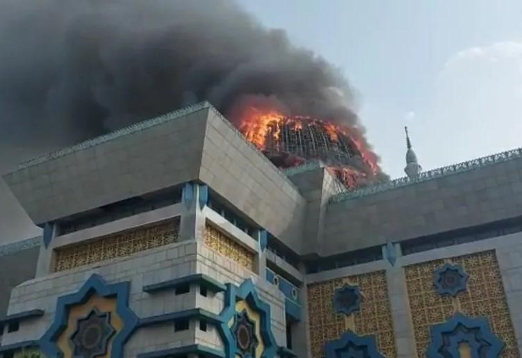 Waduh, Mesjid Kubah Jakarta Islamic Center Terbakar