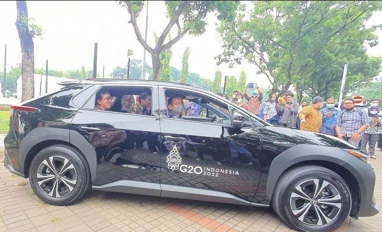 Jelang G20, Ratusan Mobil Listrik Toyota Tiba di Bali