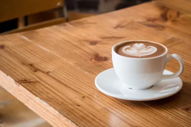 Apakah Benar Minum Kopi di Pagi Hari Mengurangi Risiko Kematian?