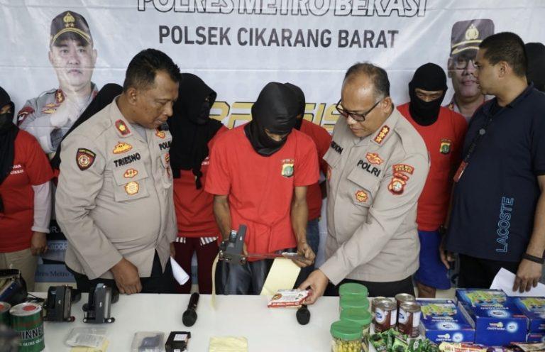 Polisi Bekuk Tujuh Penjual Barang Produksi Kadaluwarsa di Bekasi