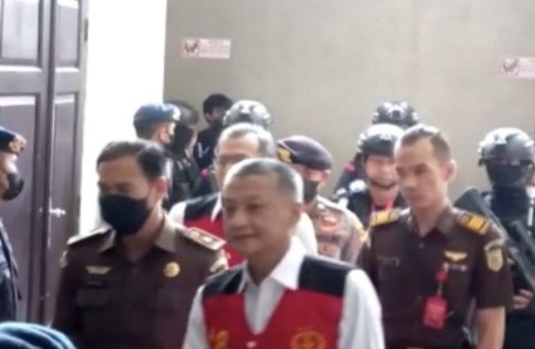 Hadiri Sidang Lanjutan, Hendra Kurniawan Terlihat Lebih Rapi dengan Rambut Barunya