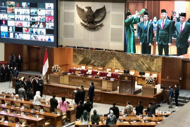 Tiga Anggota DPR PAW Dilantik dalam Sidang Paripurna