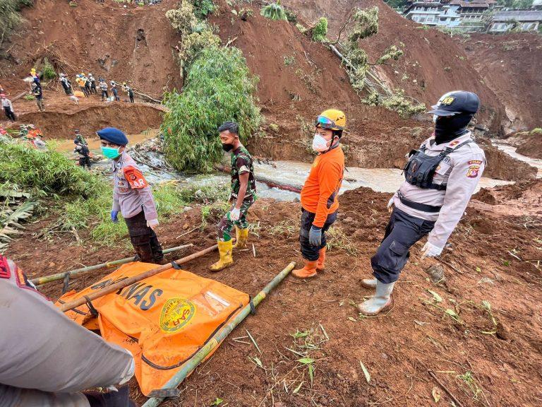 Tragis! Ibu dan Anak Ditemukan Tewas dalam Kondisi Berpelukan di Lokasi Gempa