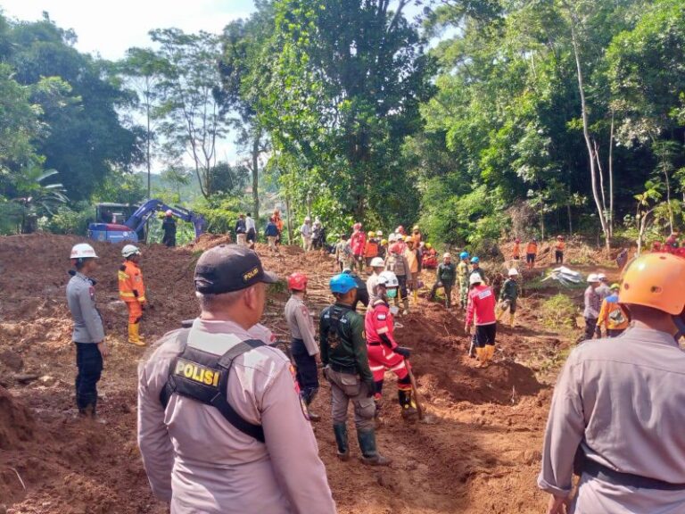 Polri Cari Korban Hilang yang Sempat Bergantung di Pohon Saat Gempa Cianjur