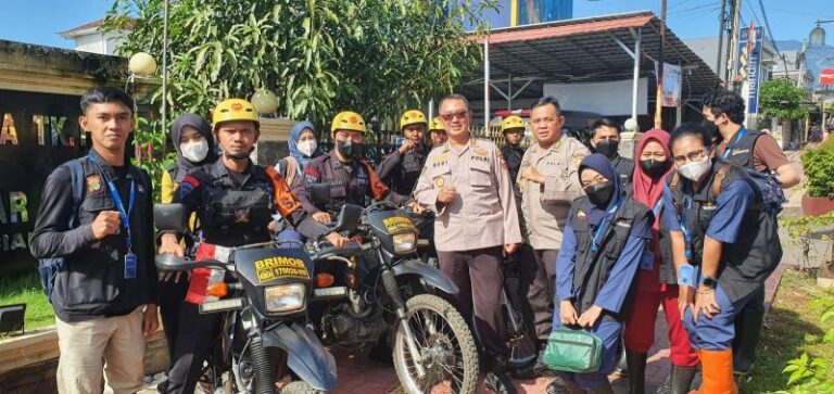 Berikan Pelayanan Kesehatan di Wilayah Terisolir, Polri Gunakan Sepeda Motor