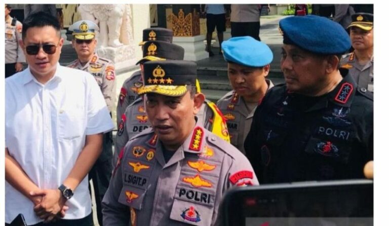 Jelang Piala AFF, Kapolri dan Menpora Tinjau Gelora Bung Karno