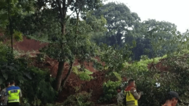 Polisi Sebut Jalur Puncak Terputus karena Longsor Pasca Gempa CianjurÃ‚Â 