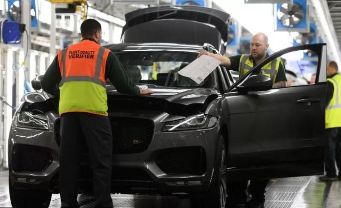 Jaguar Land Rover Pangkas Produksi di Pabrik Inggris