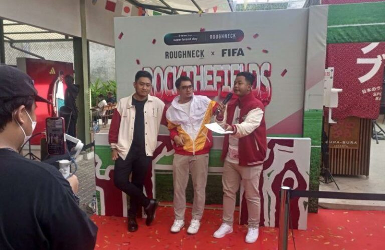 Proses Menjadi Official Licensed Product FIFA Versi Pendiri Roughneck 1991