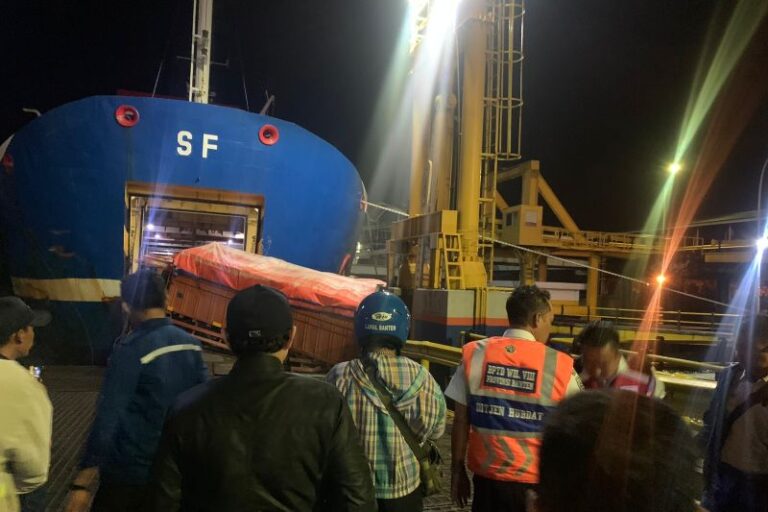 Setelah Mobil Penumpang, Giliran Truk Tercebur di Pelabuhan Merak