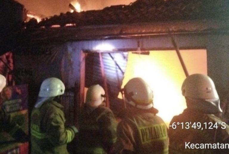 Balita Alami Luka Bakar Akibat Kebakaran Rumah di Pesanggrahan Jaksel