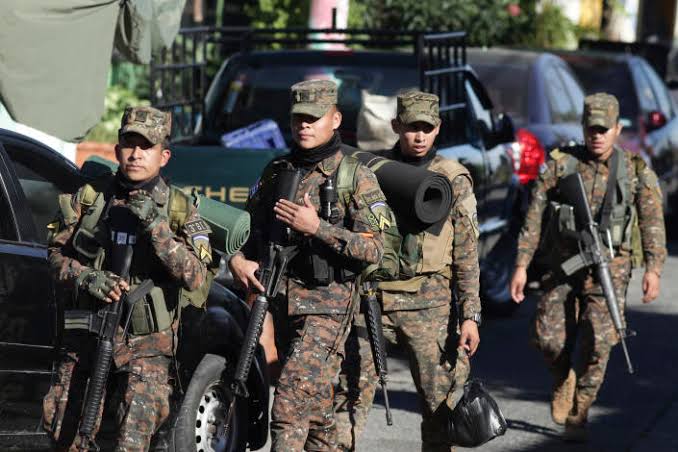 Buru Gengster, El Salvador Terjunkan 10.000 Tentara dan Polisi