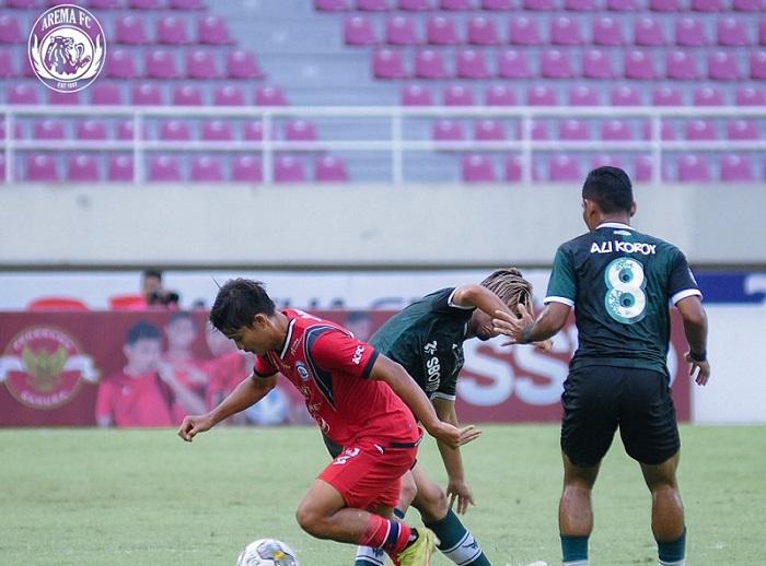 Javier Roca Persembahkan Kemenangan untuk Aremania dan Aremanita