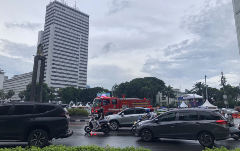 Jelang Pergantian Tahun, Kawasan Bundaran HI Padat Merayap