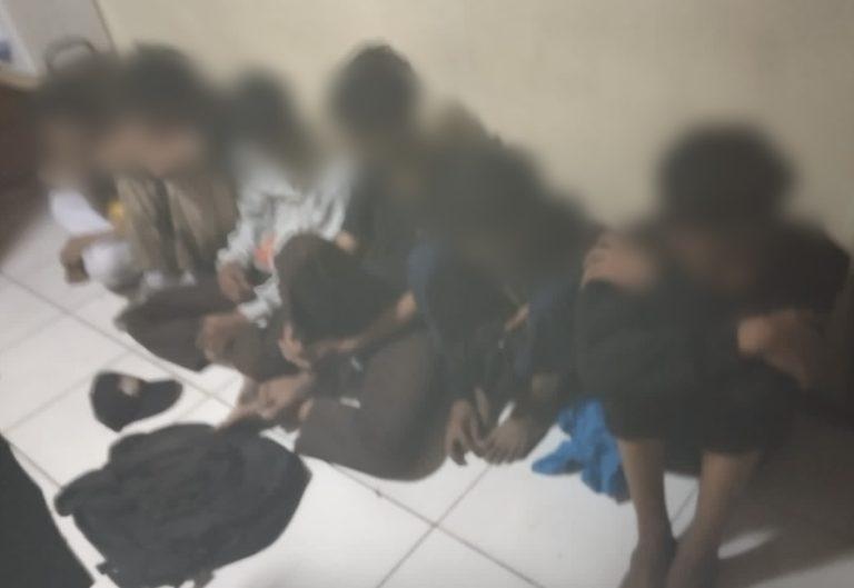 Enam Pelajar di Bekasi Ditangkap Warga Saat Hendak Tawuran, Sejumlah Sajam Disita