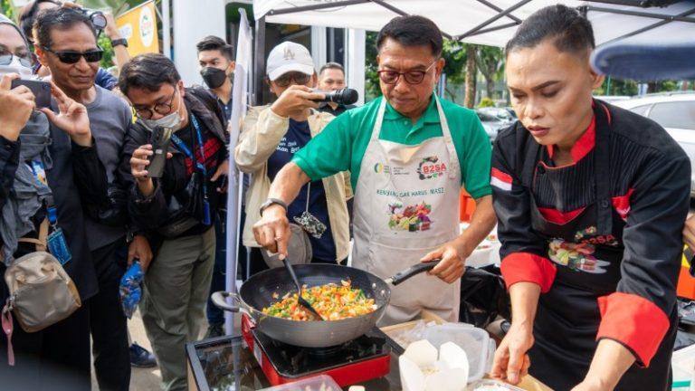 Moeldoko Sosialisasikan Sorgum di Car Free Day