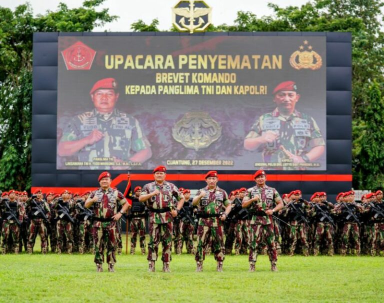 Kapolri Disematkan Baret Merah oleh Kopassus, Kok Bisa?