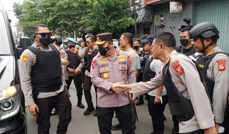 Kapolri Tinjau Langsung Lokasi Bom Bunuh Diri di Mapolsek Astana Anyar, Bandung