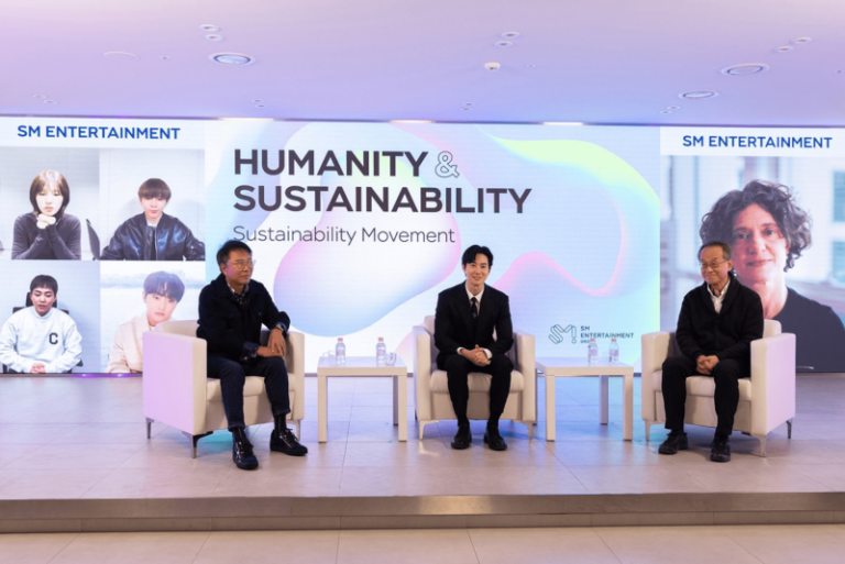 Lee Soo-Man dan Suho EXO Berpartisipasi dalam SM Sustainability Forum