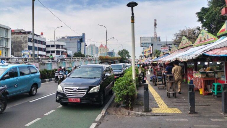 Pengamat: Ada Pungli dan Premanisme di Balik Maraknya Parkir Liar