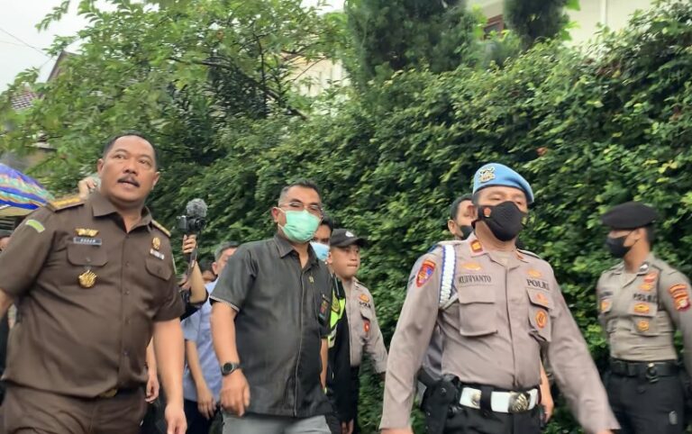 Hakim, Jaksa, dan Tim Kuasa Hukum Para Terdakwa Tinjau TKP Penembakan Brigadir J