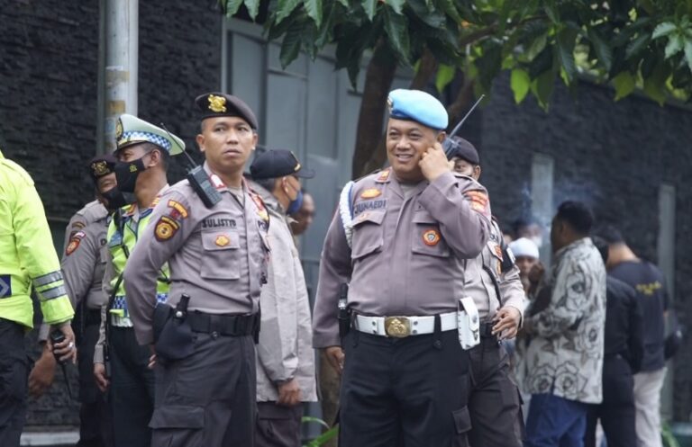 Ratusan Personel Kepolisian Jaga Ketat Rumah Ferdy Sambo