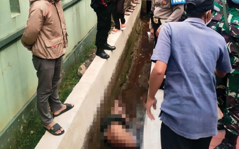 Pria Tewas Dalam Selokan Pesanggrahan Jaksel Diduga Korban Penganiayaan