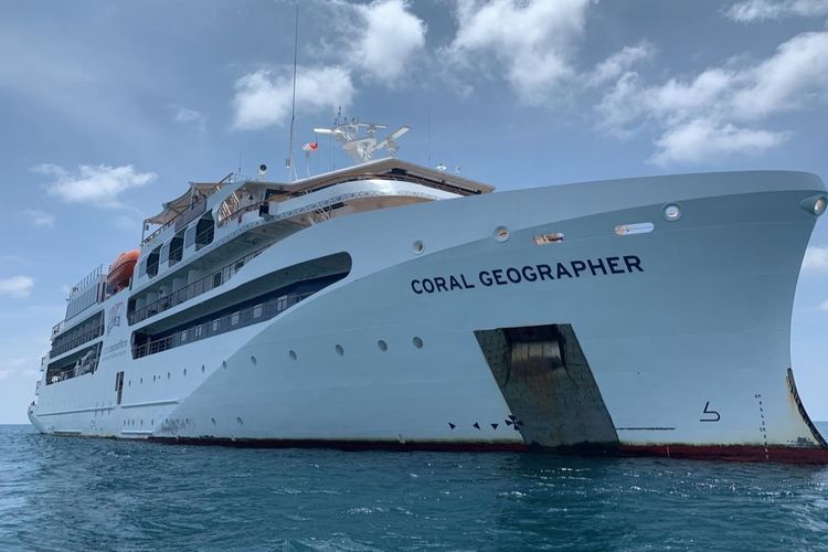 Kapal pesiar MV Coral Geographer Bersandar di Sabang, Aceh