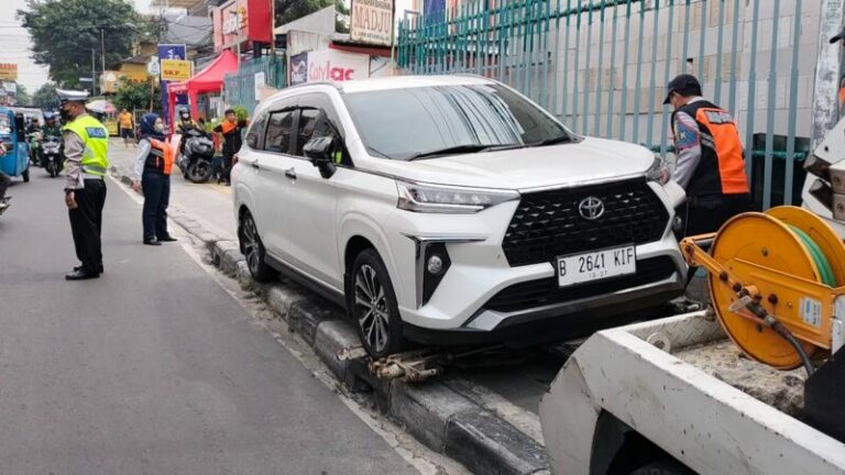 Jakarta Pusat Marak Parkir Liar, Sehari Puluhan Mobil Diderek