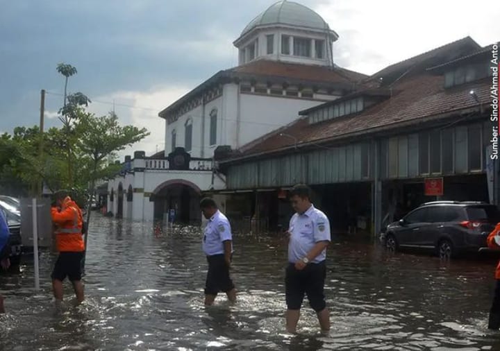 Semarang Banjir, Sebagian Kereta Dialihkan ke Jalur Selatan