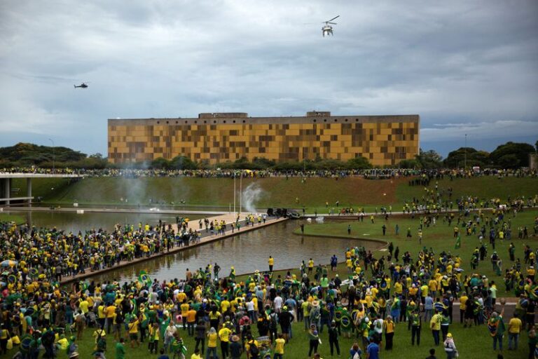 Buntut Kerusuhan di Ibu Kota, Gubernur Brasilia Dicopot