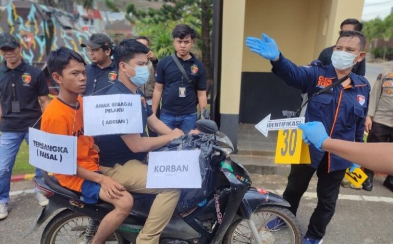 Pembunuh Bocah 11 Tahun Peragakan 35 Adegan saat Rekonstruksi