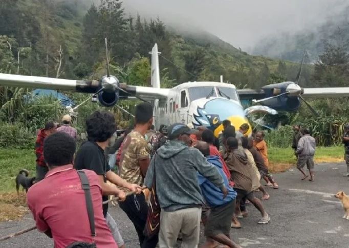 Polisi Konfirmasi Pesawat Sam Air Tergelincir di Puncak Papua