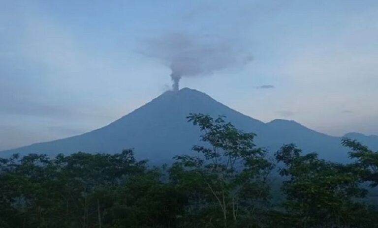 Banjir Lahar Dingin Gunung Semeru Tewaskan 3 Orang