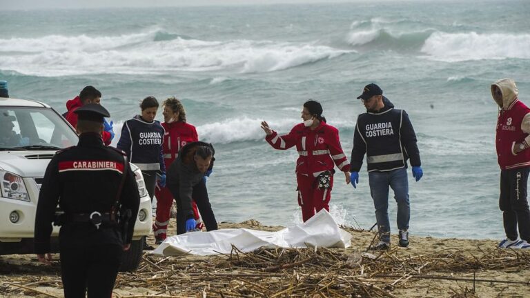 Korban Tewas Kapal Tenggelam di Italia Naik jadi 62 Orang