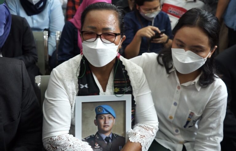 Hadir di Ruang Sidang, Ibu Brigadir J Minta Ferdy Sambo Diberi Hukuman yang Adil