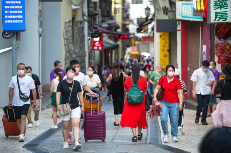 Besok, Hong Kong Cabut Aturan Wajib Masker