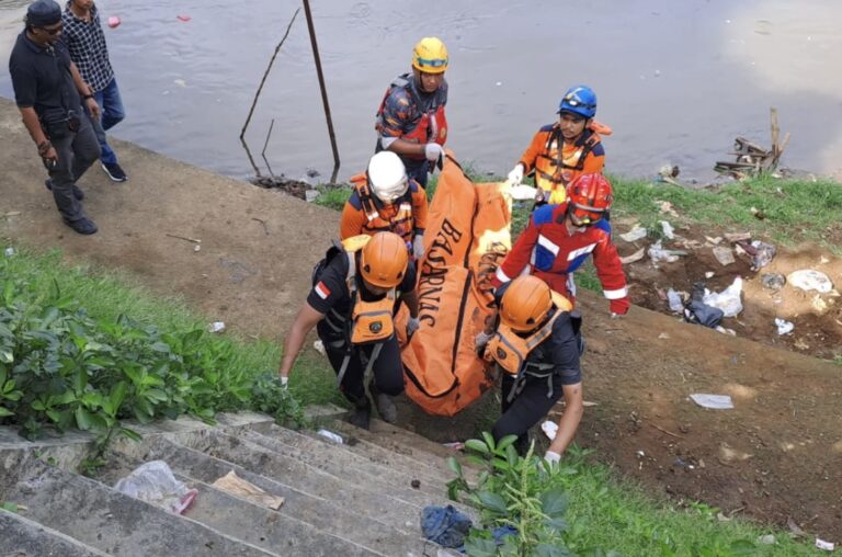 Tenggelam di Kali Ciliwung, Pemancing Ikan Ditemukan Tewas