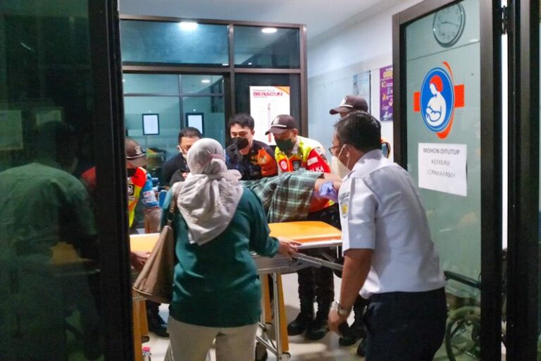 Dibantu Dokter, Seorang Ibu Melahirkan di Stasiun Tugu, Yogyakarta