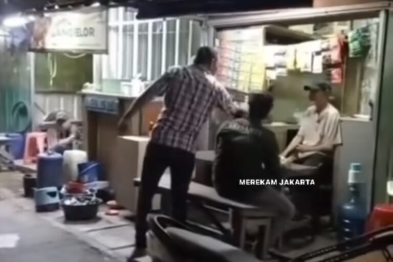 Polisi Ringkus Pria Mabuk Rusak Warung di Kampung Melayu Jaktim